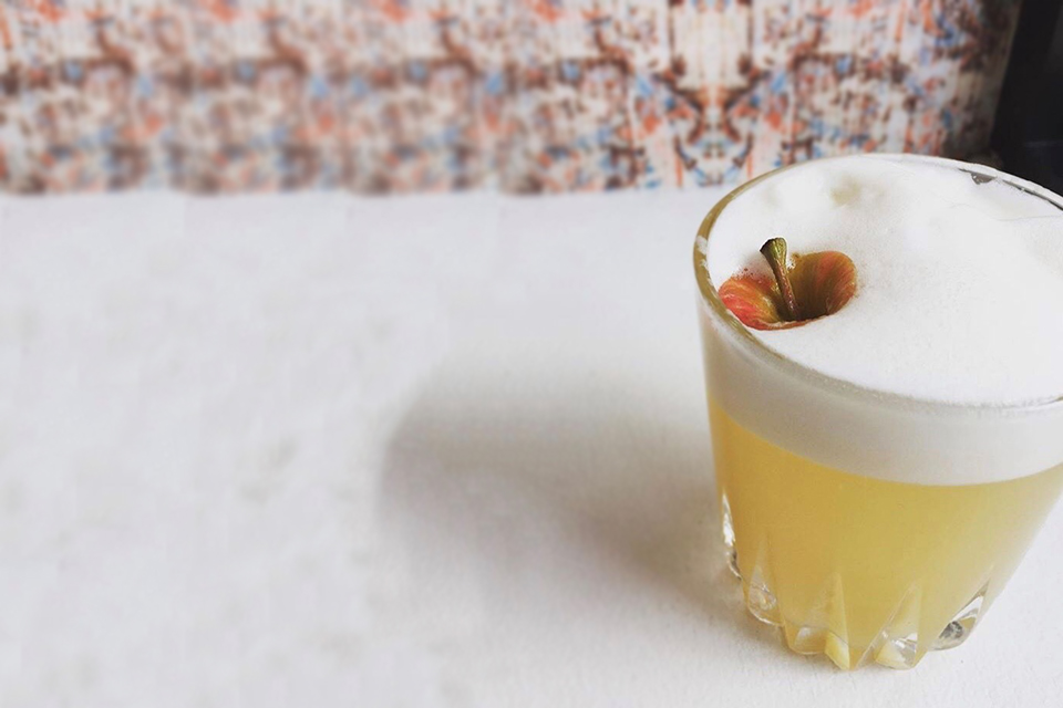 Bobbing for Apples ':' Impress your guests with this perfect fall cocktail.